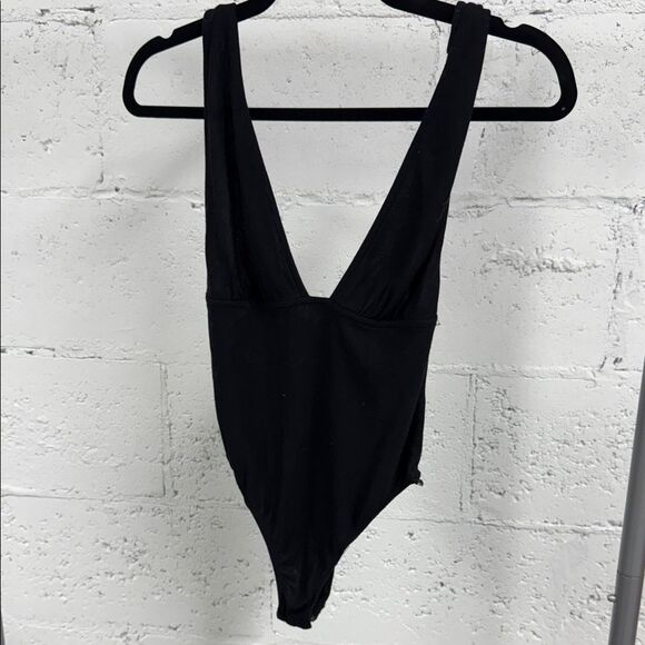 Nasty Gal Black V Neck Bodysuit - Medium Simple Low Cut Black One Piece Cotton - Picture 1 of 5